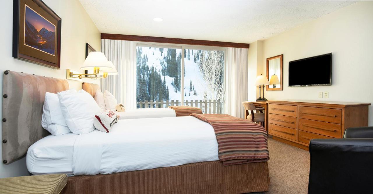Alta'S Rustler Lodge Bagian luar foto